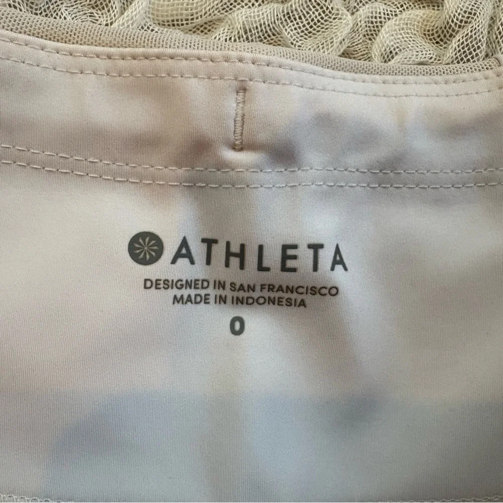 Athleta Ascender Running Hiking Athletic Gym Shorts Side Stripe Pockets sz 0